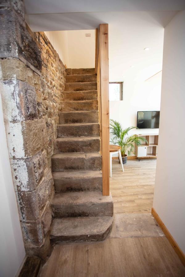 Stunning Stone Coach House Apartment Marple Exterior photo